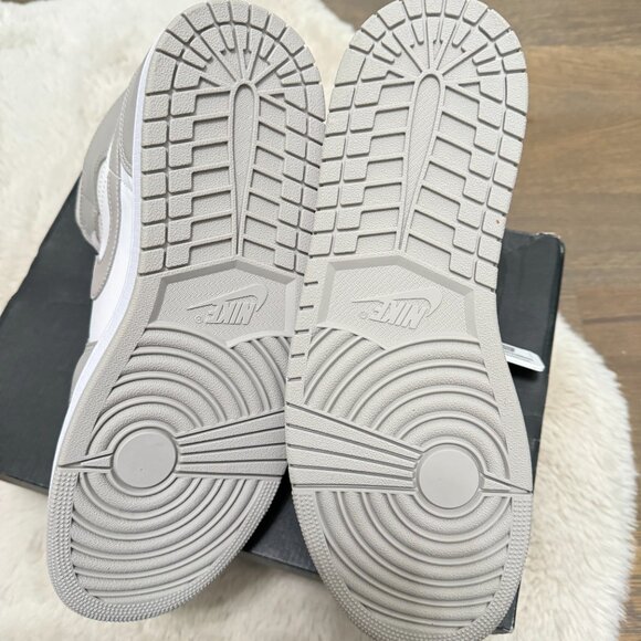 NIB - Air Jordan 1 Mid - Mens size 10 College Grey/ Light Bone-White - Picture 5 of 10